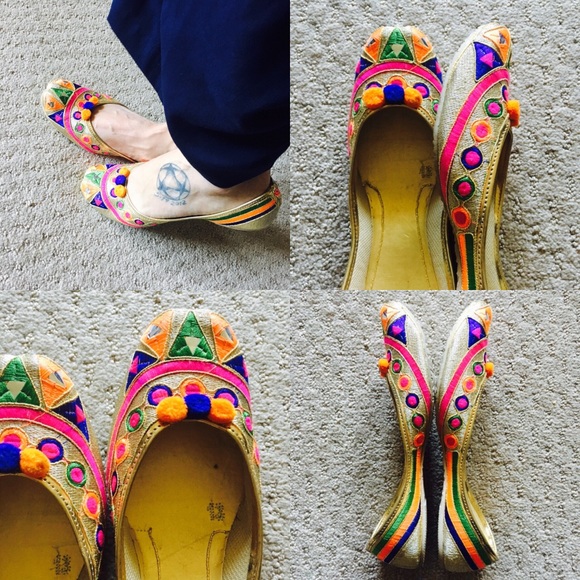 Bright Embroidered Shoes - Picture 3 of 8